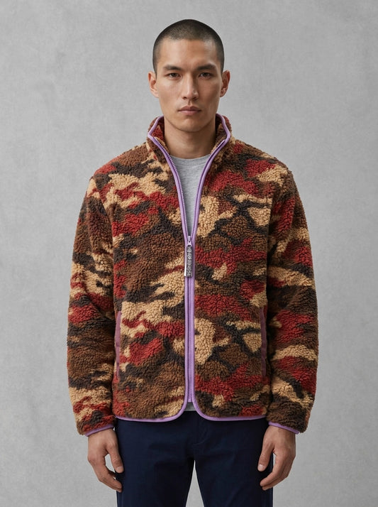 Deus Owen veste réversible portée côté sherpa camouflage brun/rouge/beige, passepoil lilas