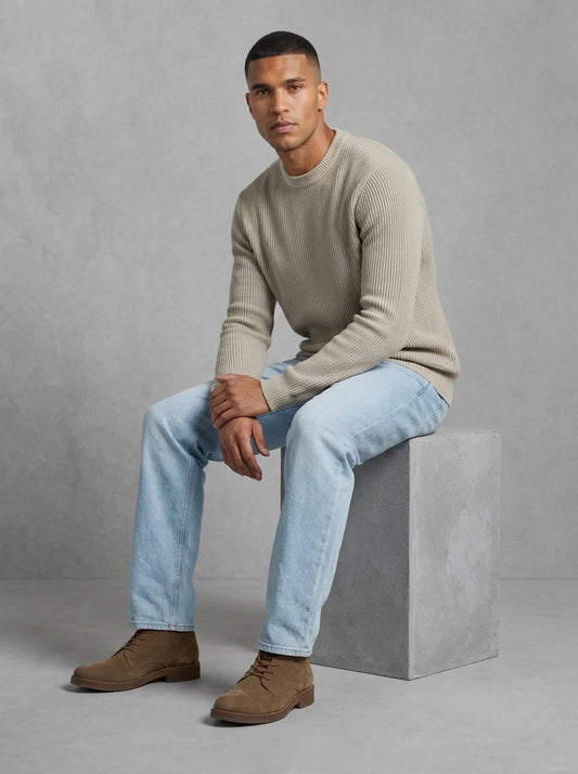 Dstrezzed Levi Crewneck porté assis, Vintage Sand