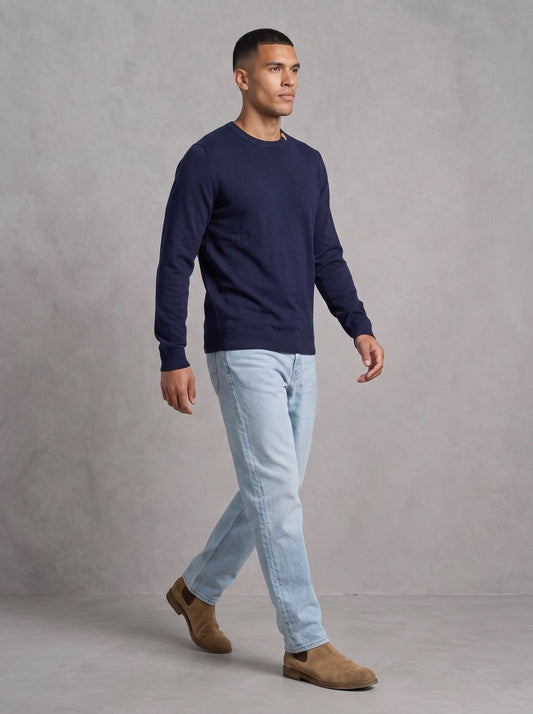 Mos Mosh Gilbert Crew Neck Knit porté marche, Navy