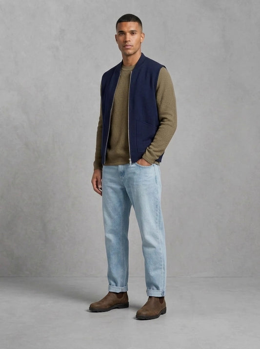 Dstrezzed Neil big chenille Stone Grey porté, look gilet marine