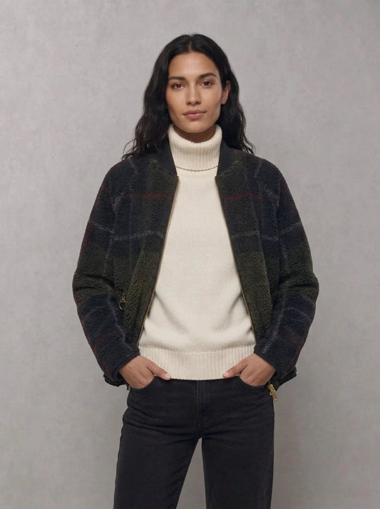 Barbour Woman Kirklees Fleece Jacket portée face, Shadow Classic Tartan