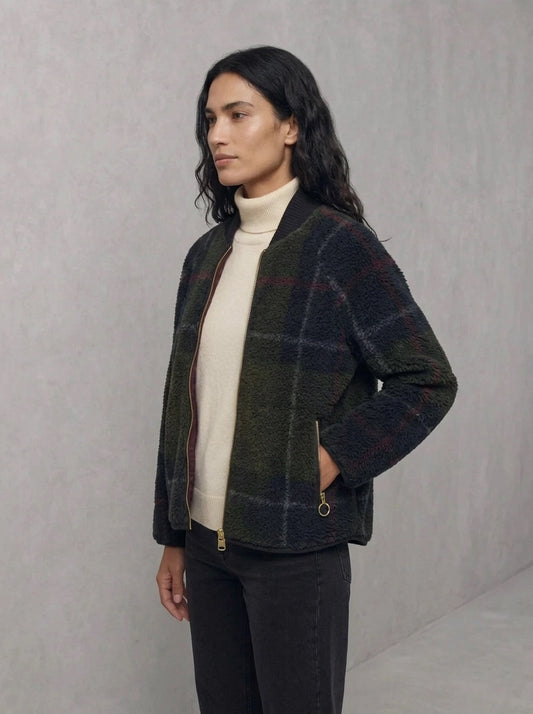 Barbour Woman Kirklees Fleece Jacket portée trois-quarts, Shadow Classic Tartan