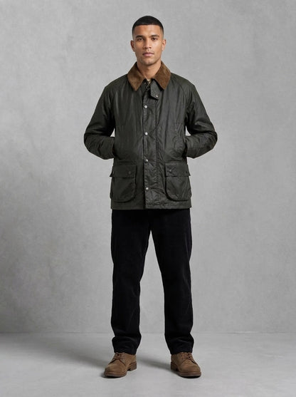 Barbour Festive Ashby Wax Jacket portée fermée, Sage/Evergreen