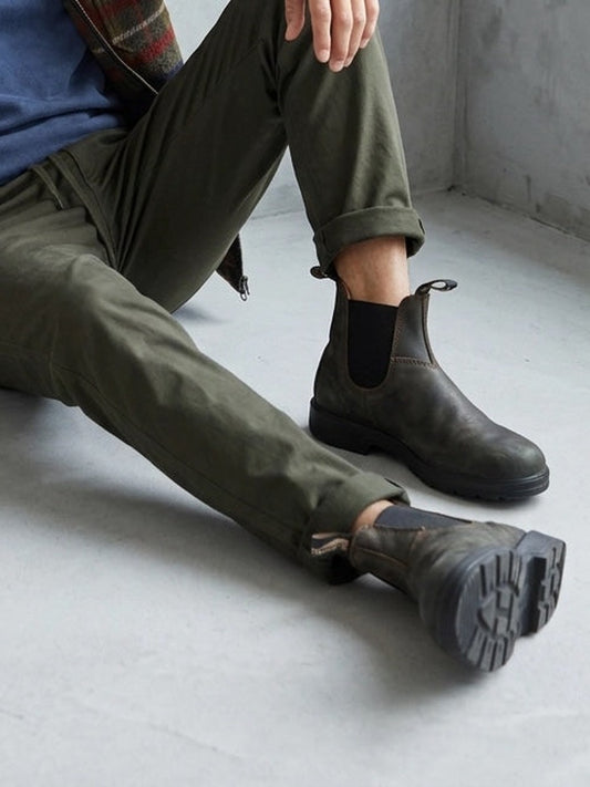 Blundstone 587 Chelsea Boot porté, Rustic Black