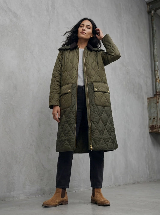 Barbour Woman Osbourne Quilted Jacket portée, Olive