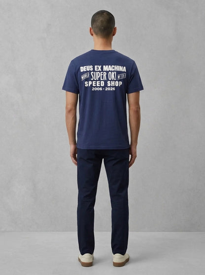 Deus Mudflap Tee Mechanic Blue porté dos