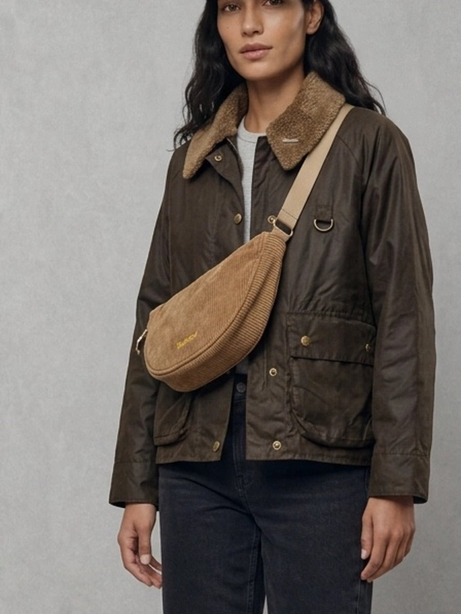Barbour Woman Mini Mia Cord Sling Bag porté, Brown