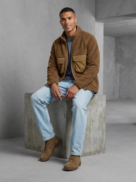 Barbour Re-Engineered Jacket porté assis, Lanton